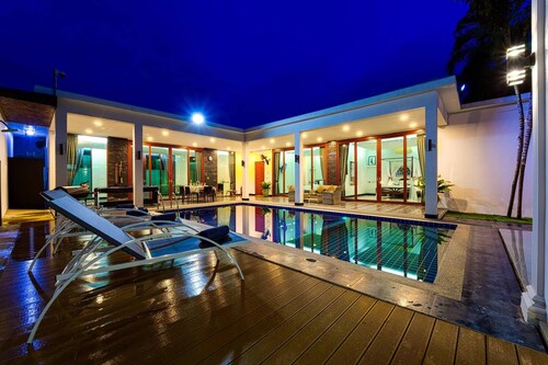 Beautiful 4-Bedroom Pool Villa BL9