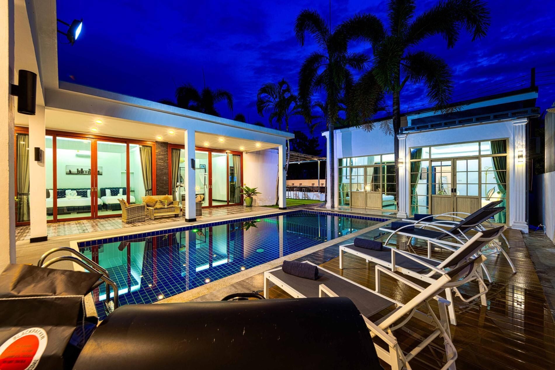 Outdoor pool, sun loungers