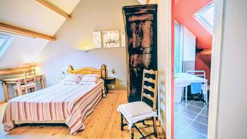 Traditional House, Ensuite, Park View | Seterika/papan seterika, Wi-fi percuma, akses kerusi roda