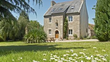 Traditioneel huis, en-suite badkamer, uitzicht op park | Uitzicht vanuit accommodatie