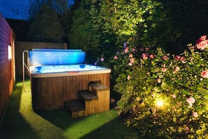 Hot tub, massages