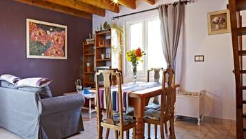 House, Garden View | Dining