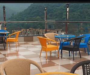 تناول الطعام بالخارج