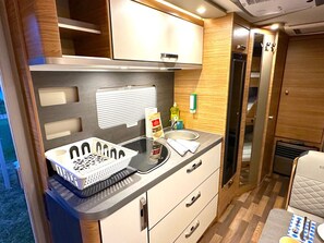 Fridge, stovetop, coffee/tea maker, electric kettle - Concierge, Idyllic Farm, Scenic Views by SwissHut (Sigriswil)