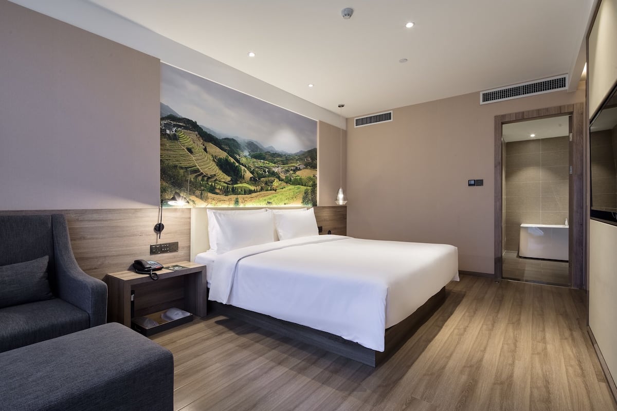 Premium bedding, down duvets, free minibar, laptop workspace