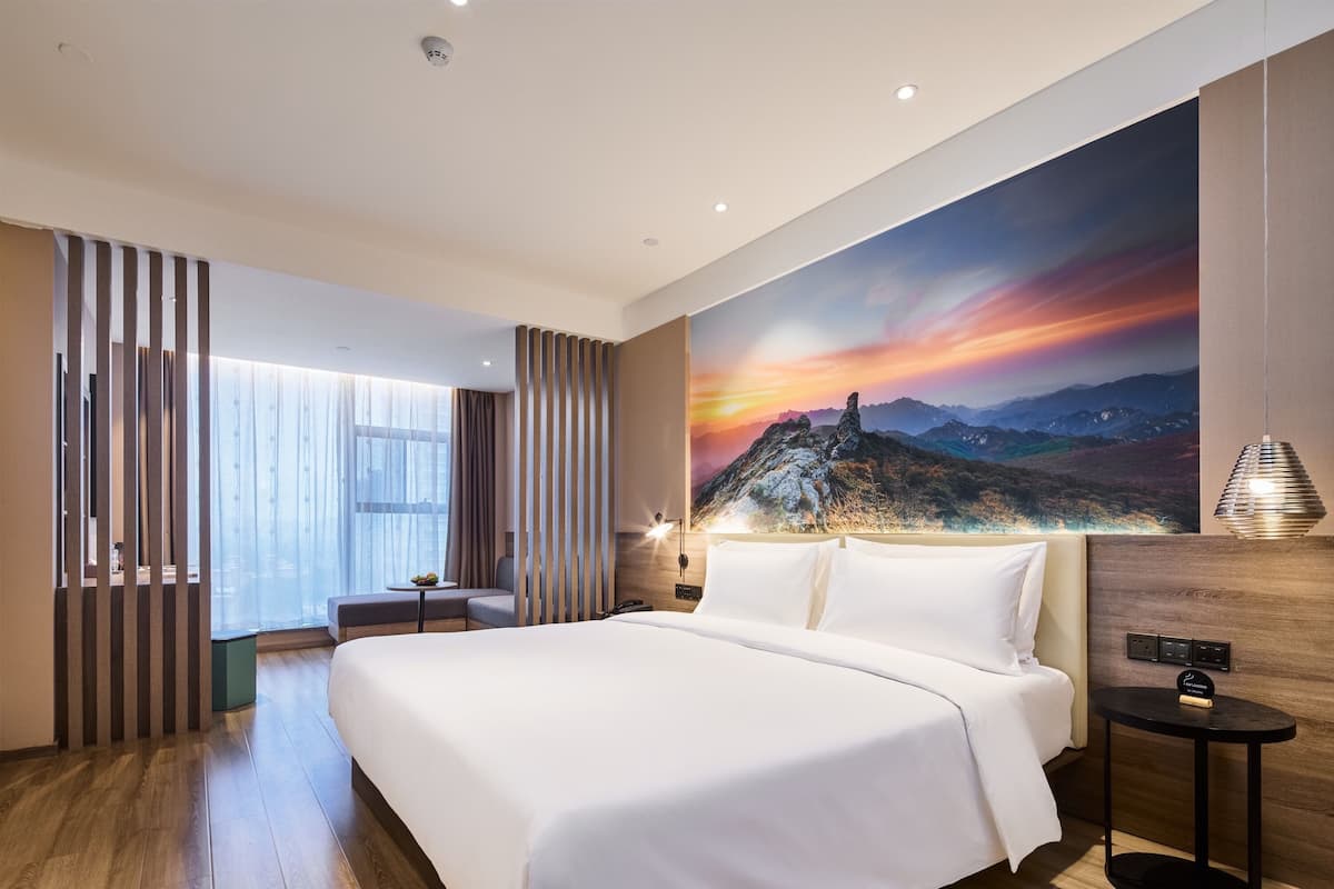 Premium bedding, down duvets, free minibar, blackout curtains