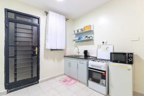 Classic-Studio | Eigene Küche | Kühlschrank, Mikrowelle, Ofen, Herdplatte