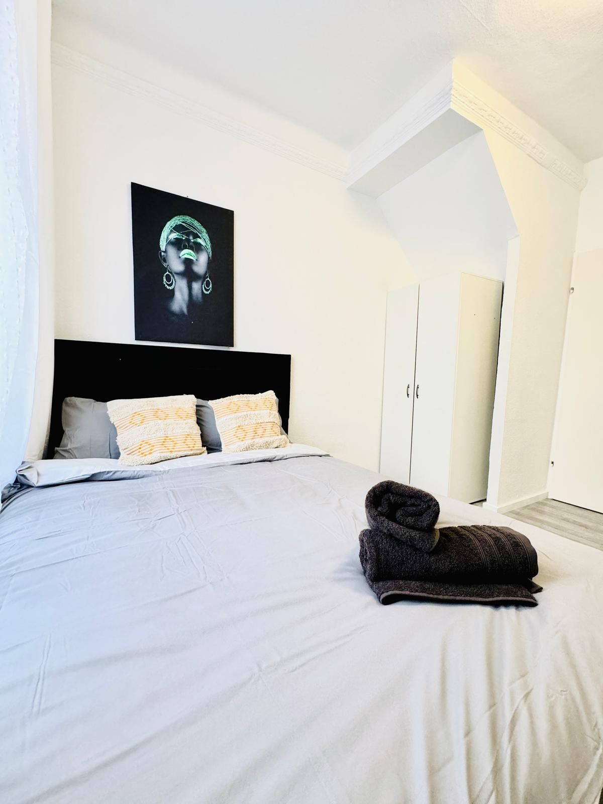 Basic Apartment | Iron/ironing board (on request)