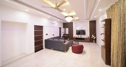 The Laxmi Royale Villa:Spacious 4-bedroom House to enjoy with family and friends