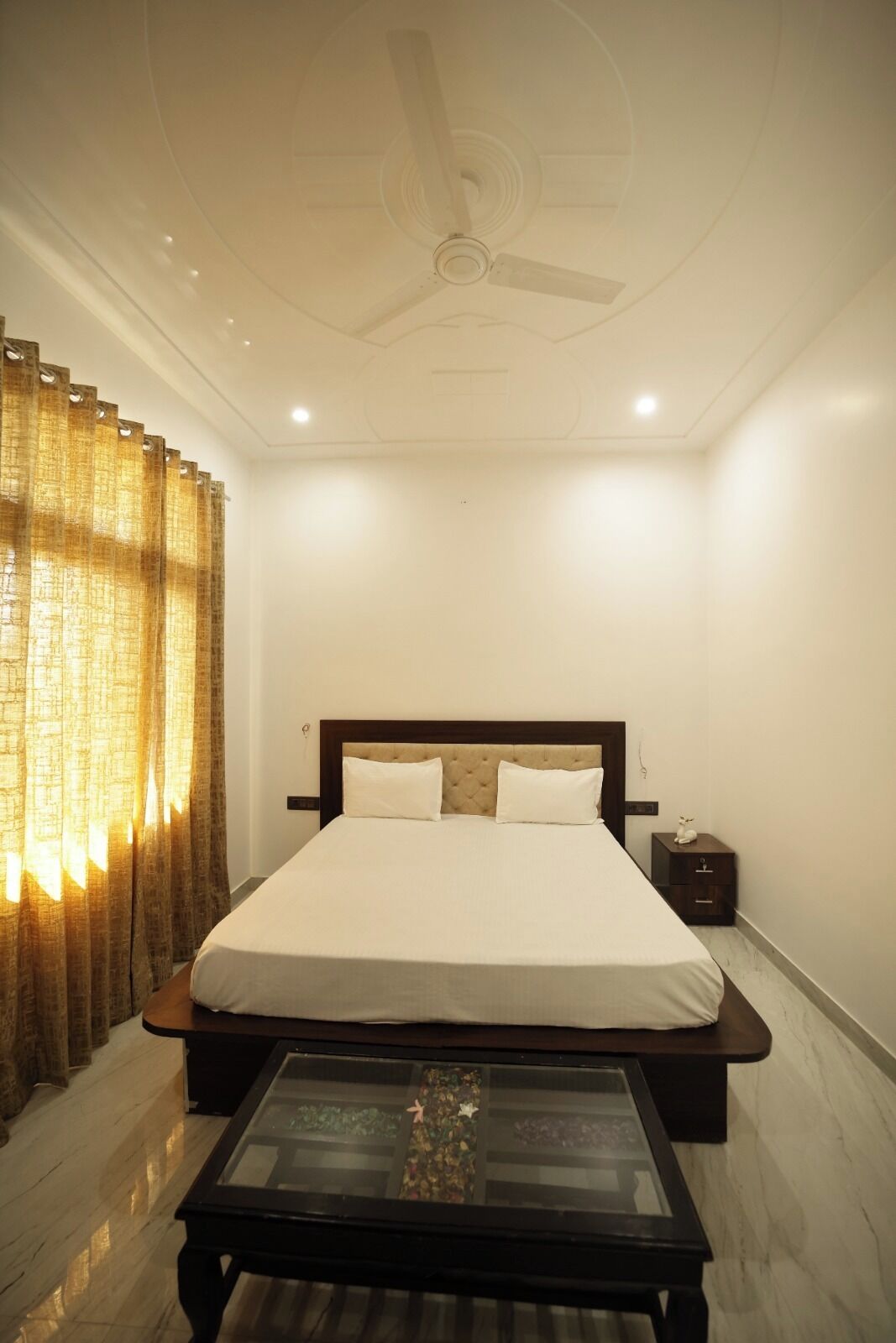 Iron/ironing board, Internet, bed sheets