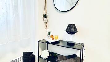 Basic Apartment | Iron/ironing board