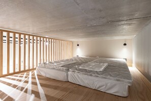 Desk, blackout drapes, bed sheets - Break Sokos Hotel Himos (Jamsa)