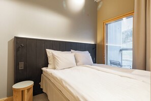 Desk, blackout curtains, bed sheets - Break Sokos Hotel Himos (Jamsa)