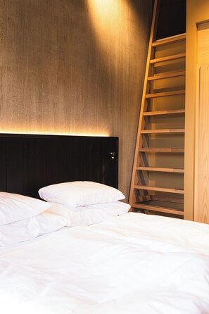 Schreibtisch, Verdunkelungsvorhänge, Bettwäsche