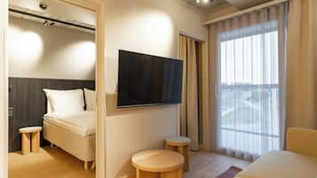 Leilighet (Queen 1 View) | Oppholdsområde | En 50-tommers smart-TV med digitale kanaler samt oppvarmet gulv