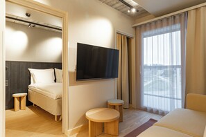Apartment (Queen 1 View) | Living area | 50-inch Smart TV with digital channels, heated floors - Break Sokos Hotel Himos (Jamsa)