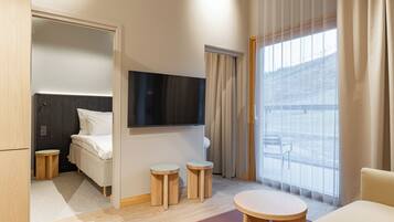 Lejlighed (Queen 1 View) | Skrivebord, mørklægningsgardiner, sengetøj