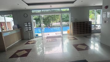 Condo, 1 Bedroom, Accessible, Smoking | Lobby