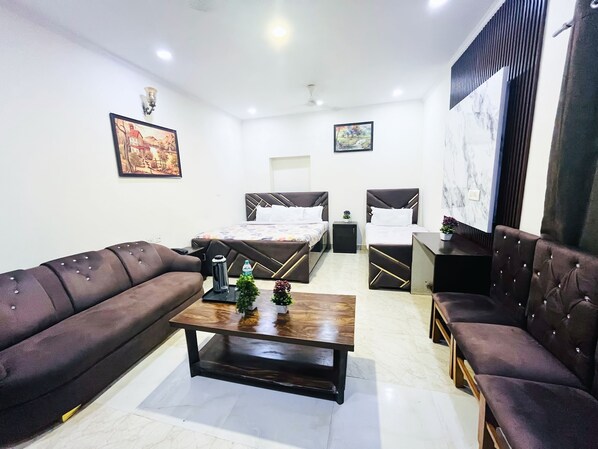 Deluxe Double Room | Free WiFi