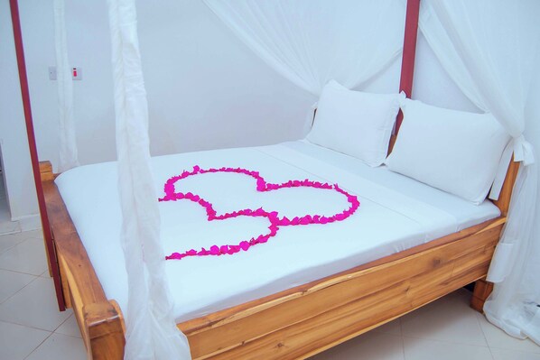 Basic Single Room, Balcony, Courtyard View