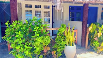 Habitación individual básica, balcón, vista al patio | Wifi gratis