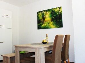 Dining - Holiday Apartment Niggemann, 55 sqm – Shared Terrace, Garden & Wi-Fi (Bestwig)