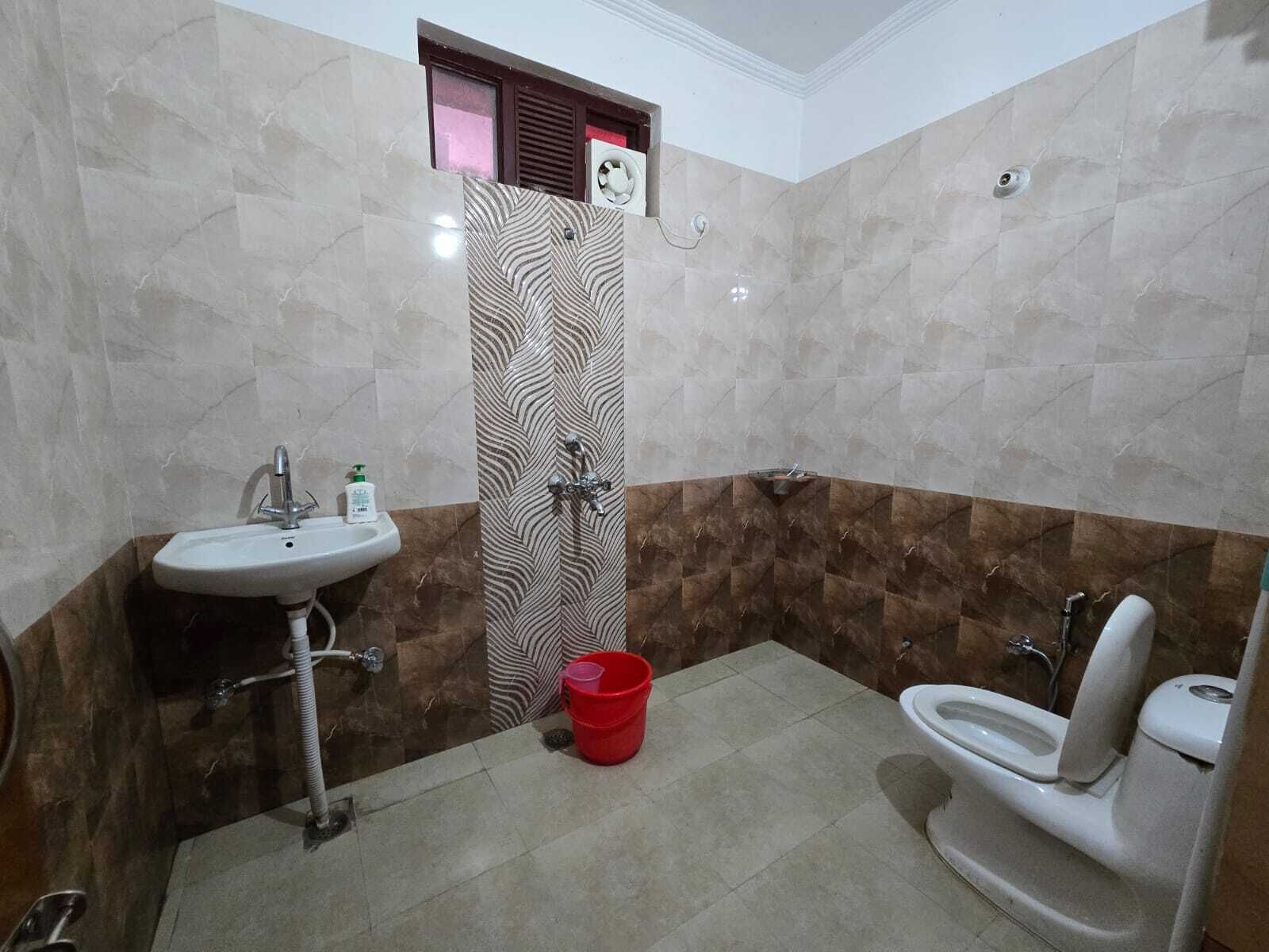 Dusche, Handtücher, Seife, Toilettenpapier