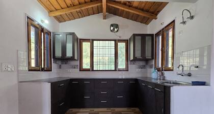 Wonderful 4 bedroom house in soothing Bhimtal Nainital getaway