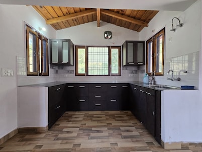 Wonderful 4 bedroom house in soothing Bhimtal Nainital getaway