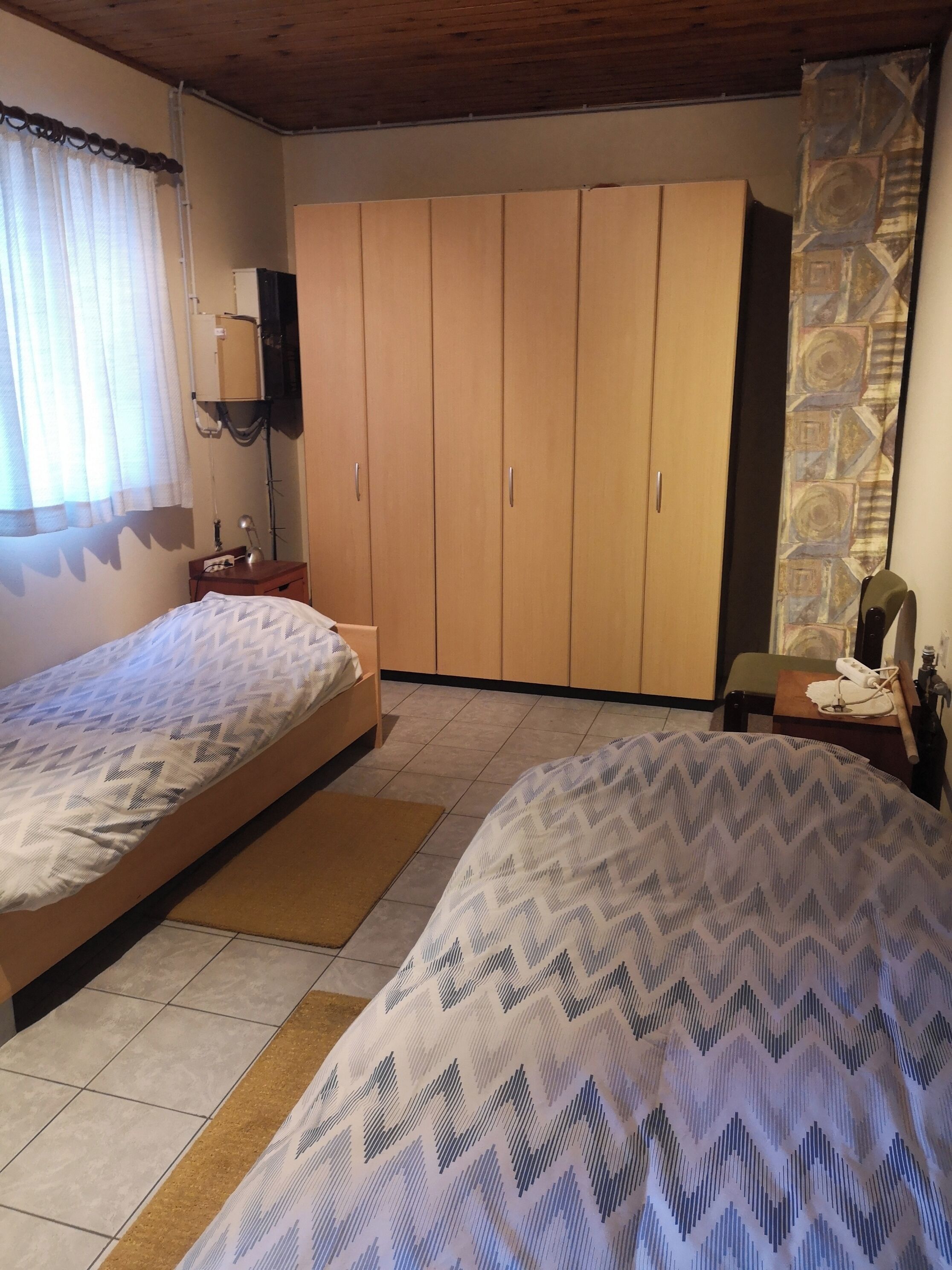 3 slaapkamers, een strijkplank/strijkijzer, internet, beddengoed