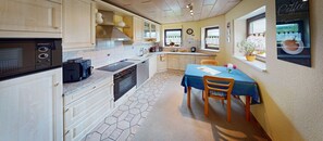 Microwave, stovetop, dishwasher - 5 star apartment to feel good with 2 bedrooms, quiet location. (Kleinblittersdorf)