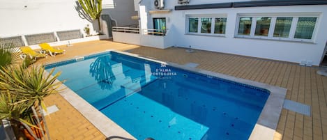 สระว่ายน้ำ