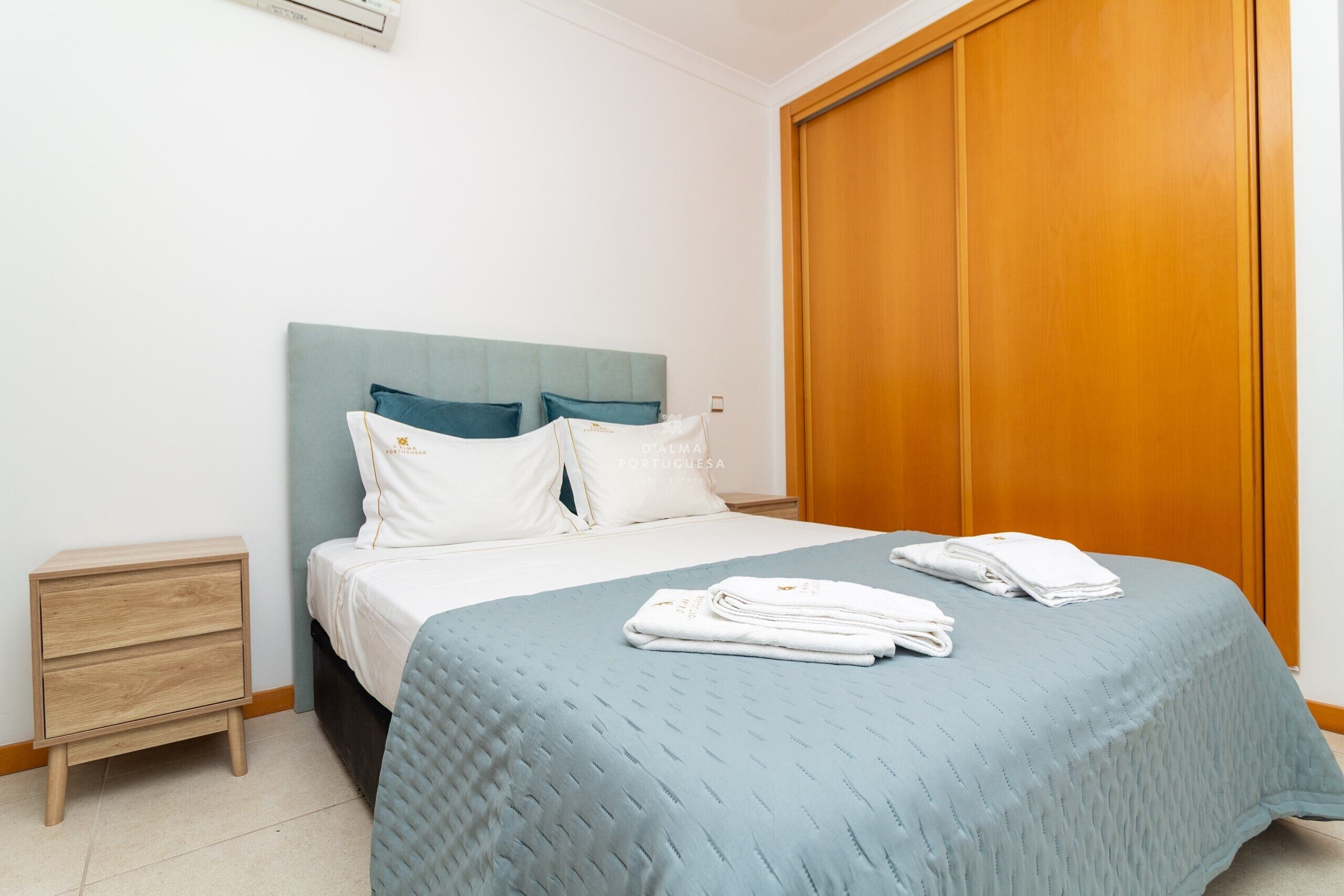 2 chambres, lits bébé (en supplément), draps fournis