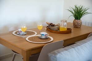 In-room dining - Rosemary Apartment - By D´alma Portu (Albufeira)