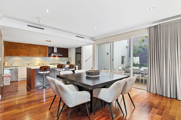Walk To Beach Coastal Home In Coogee - Perth