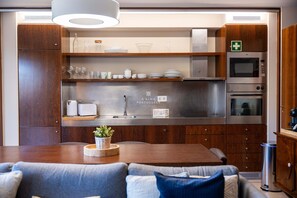 Microwave, dishwasher, coffee/tea maker, cookware/dishes/utensils - Apartamento Dunas Mar (Albufeira)