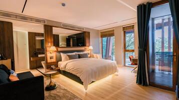 Junior Room, City View | Laptop workspace, free WiFi