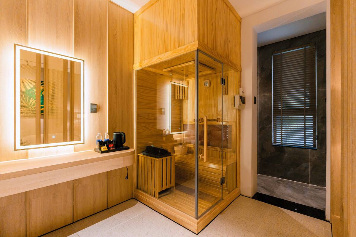 Deluxe Room, Sauna | Room amenity