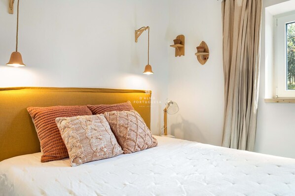 2 dormitorios, cunas (de pago), ropa de cama