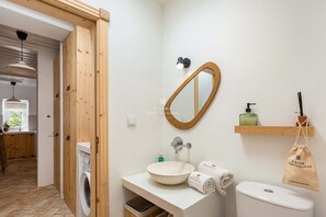 Shower, towels - Casa Bela Mar (Albufeira)