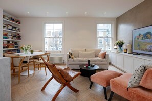 TV - A Joyful Abode, by Veeve (London)