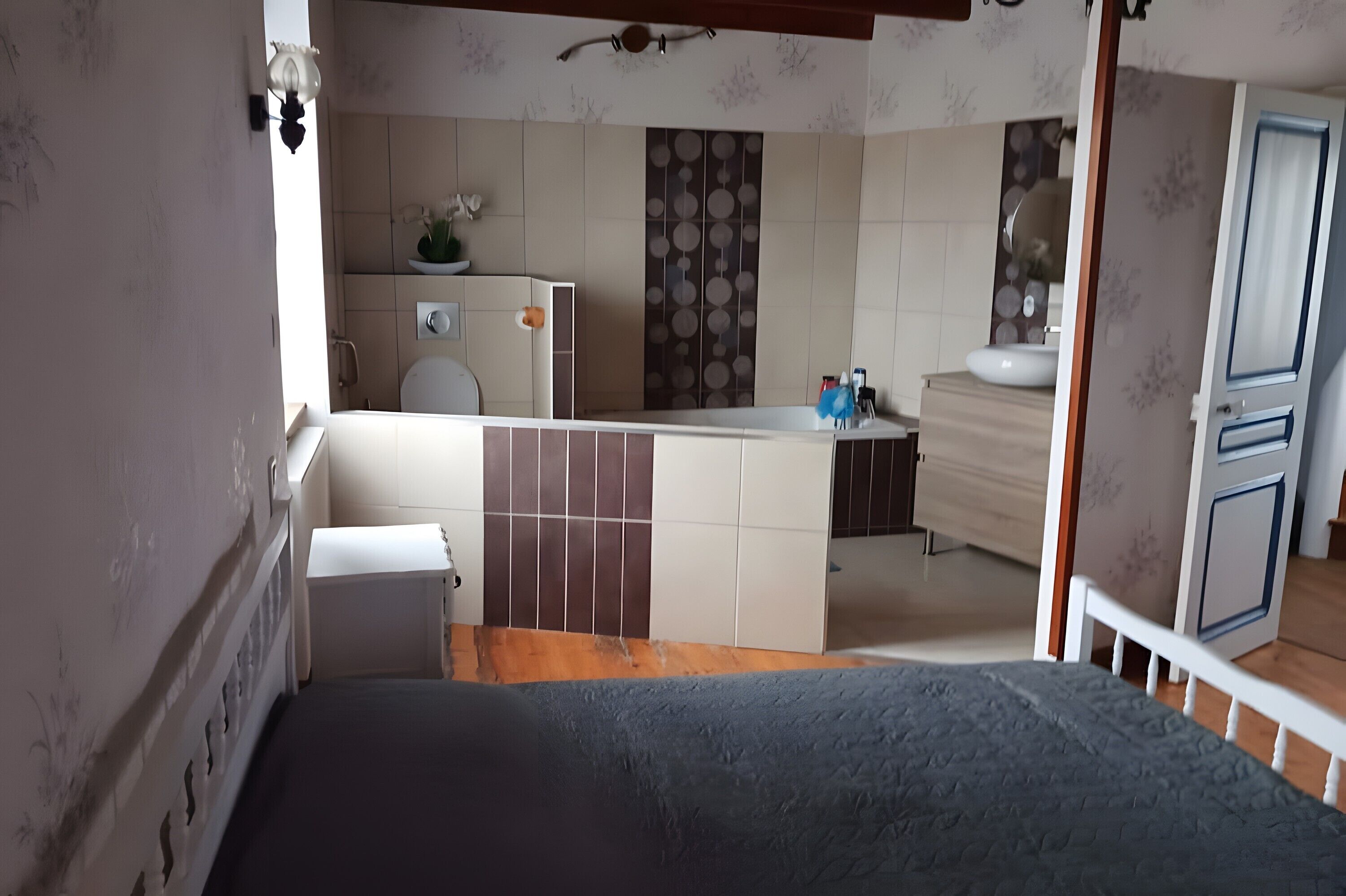 Iron/ironing board, WiFi