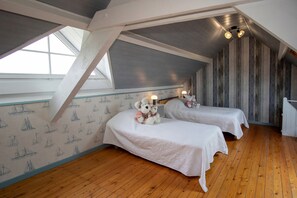 Iron/ironing board, WiFi - Holiday Home 'Maison En Bord De Mer' with Shared Terrace, Private Garden and Wi-Fi (Réville)