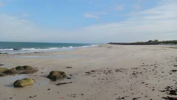 Una spiaggia nelle vicinanze