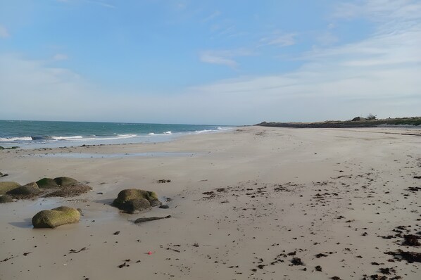 Una spiaggia nelle vicinanze