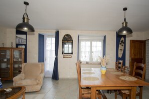 Dining - Holiday Home 'Maison En Bord De Mer' with Shared Terrace, Private Garden and Wi-Fi (Réville)