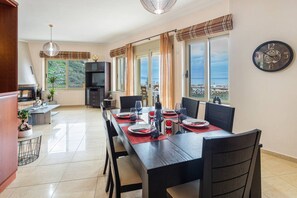 Dining - Kallia’s lux apt with Sea View & Cool Jacuzzi (Agia Marina)