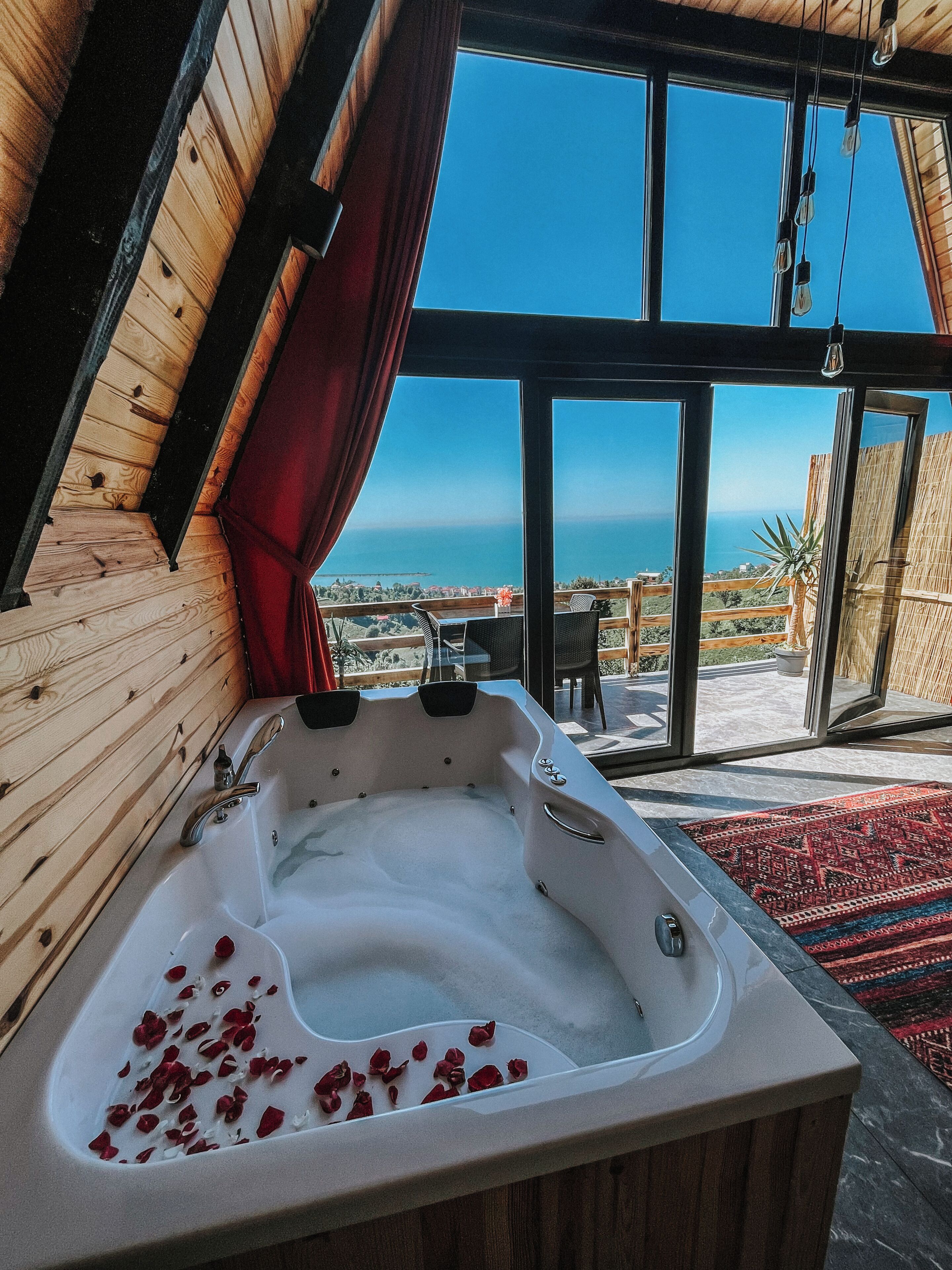 Deluxe Bungalow, Balcony, Sea View | Living area