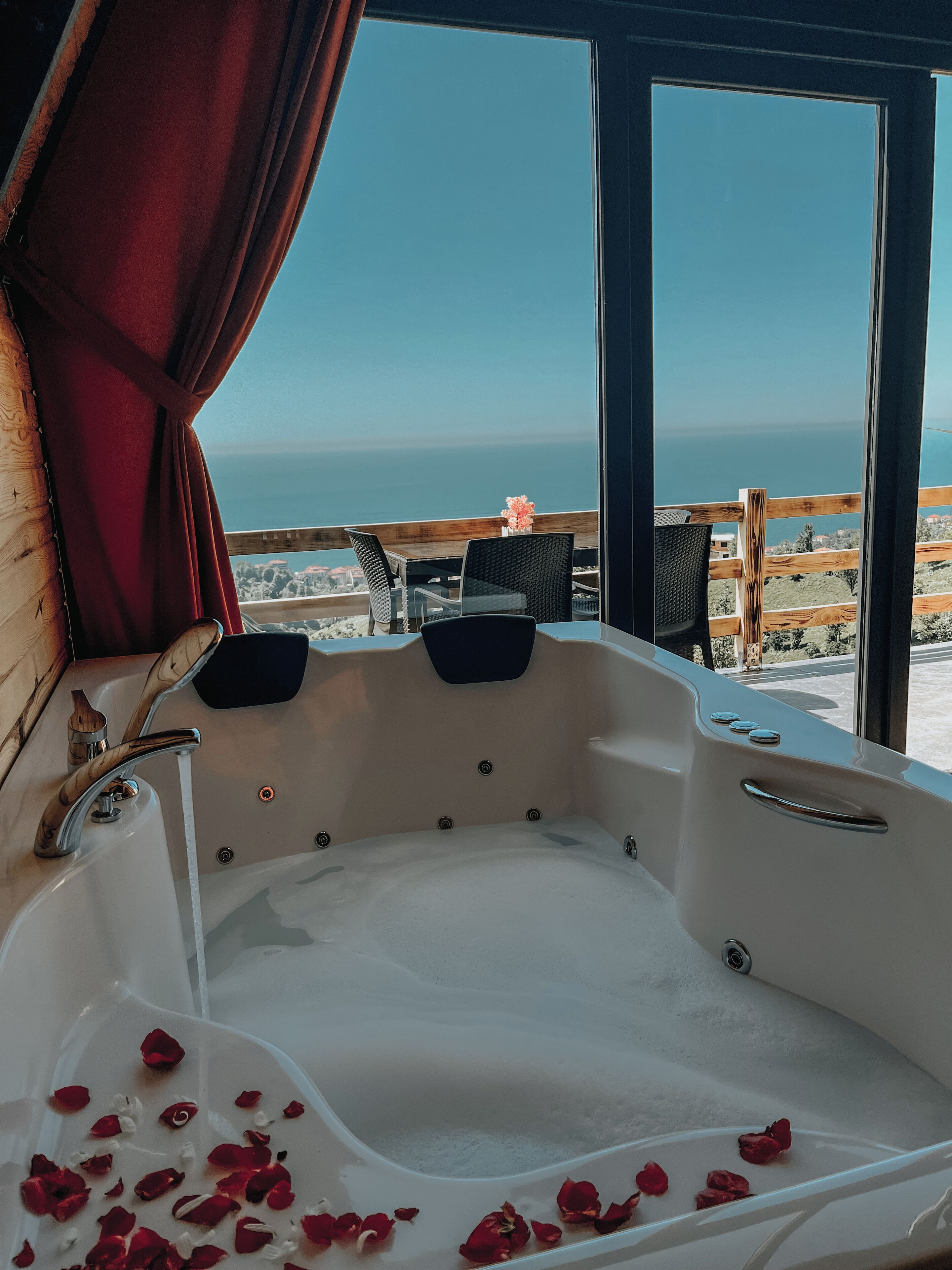 Deluxe Bungalow, Balcony, Sea View | Bathroom | Free toiletries, hair dryer, towels, soap