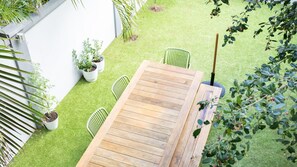 Outdoor dining - Sunkissed - the ultimate holiday retreat (Yamba)